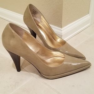 Vera Wang pointed heels